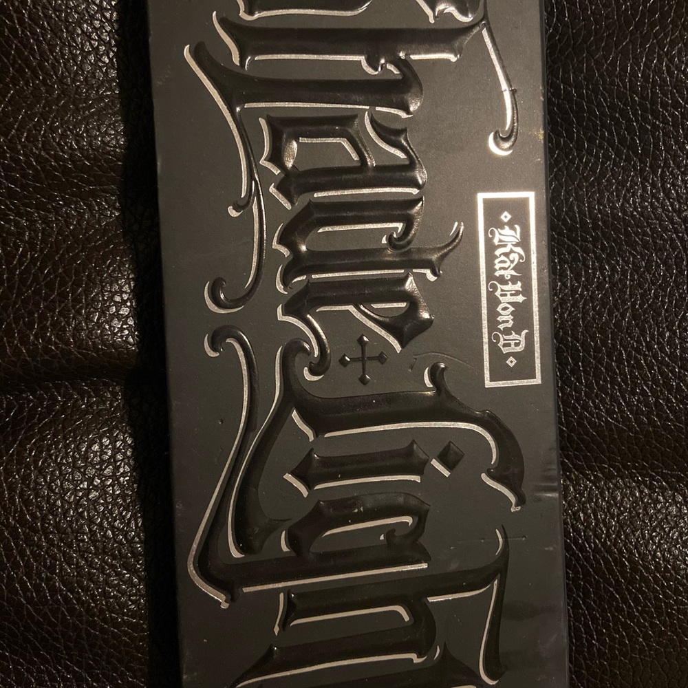 Kat Von D shade light